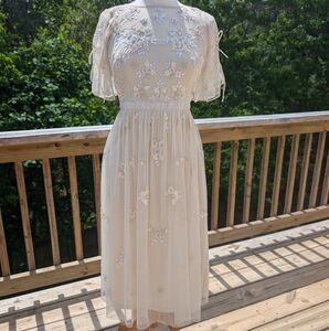 Adrianna Papell Cream Evening Dress Special Occasion Beaded Embroidered Sequins